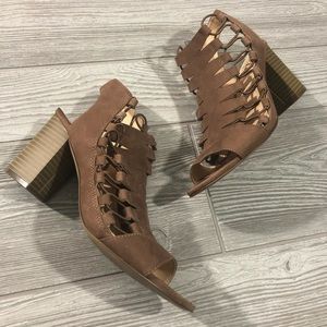 Vince Camuto • Briaz Block Heeled Shootie